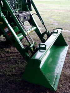 The H180 loader, compatible with the 4R, dons bucket loops.