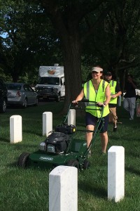 Sen. Kelly Ayotte (R-NH) volunteered with an aerating team. Photo: NALP