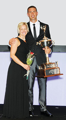 Dan Reid with his wife, Janna, accepting a Franchisee of the Year Award.
