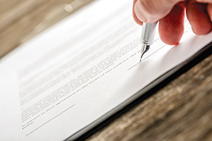 iS78038217sign-contract