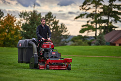 Toro grandstand side bagger