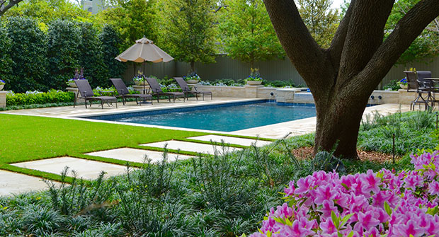 Photo Credit: Lawns of Dallas - Landscape & Softscape Contractor; Kevin Clark/Naud Burnett & Partners - Landscape Architect