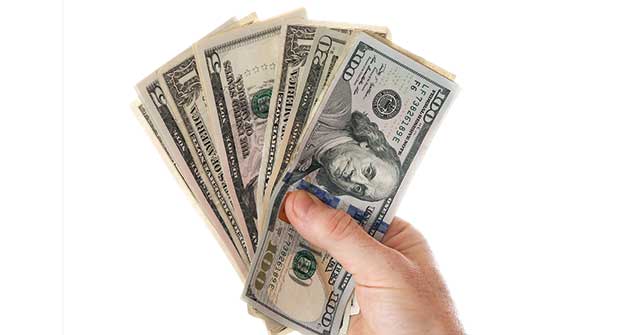 hand holding cash. Image: iStock.com/Fotonen