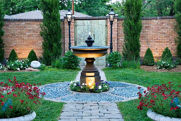 Landscape wall and accents