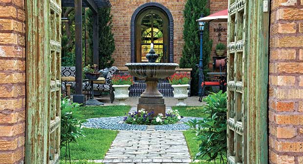 Entryway and fountain (Photo by Dan DeGrush/Lifescape Colorado)