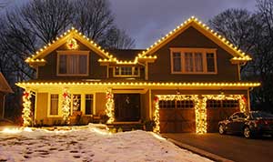 Warm white holiday lighting (Photo: Christmas Decor)