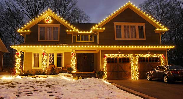 Warm white holiday lighting (Photo: Christmas Decor)