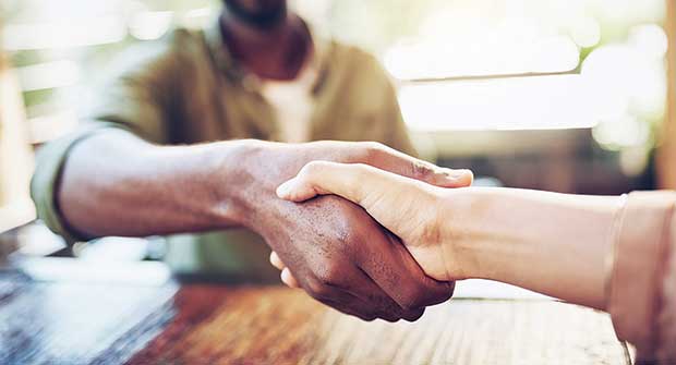Handshake (Photo: iStock.com/PeopleImages)