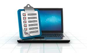 Monitor and checklist (illustration: iStock.com/Vaniatos)