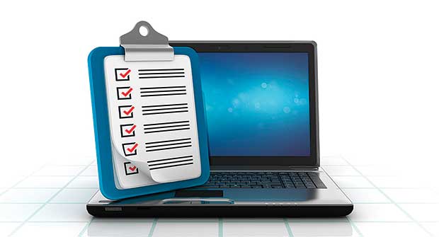 Monitor and checklist (illustration: iStock.com/Vaniatos)