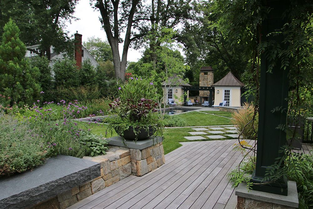 Pendennis Mount Residence backyard with screening (Photo: Michael Prokopchak)