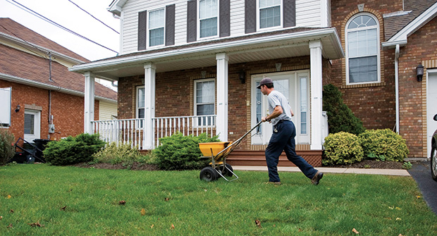 LCO fertilizing a home's front yard (Photo: Koch Industries)