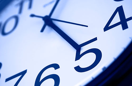Clock at 5 p.m. Clock at 5 p.m. | Photo: iStock.com/idrutu