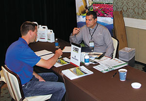 Jud Hudnut of Prime Source meets with Jason Kregel, member-owner of My Turf, Byron Center, Mich. (Photo: Seth Jones)