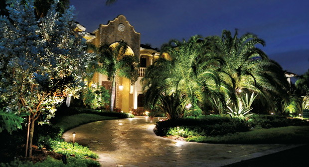 Path lighting (Photo: Vista Professional Outdoor Lighting)