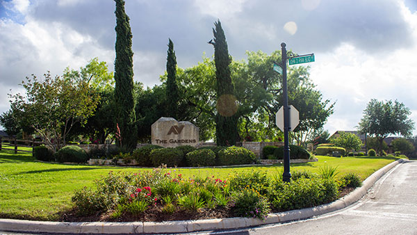 Garden entrance at Blue Skies of Texas (Photo: Clean Scapes)