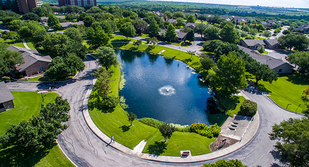 Blue Skies of Texas lake (Photo: Clean Scapes)