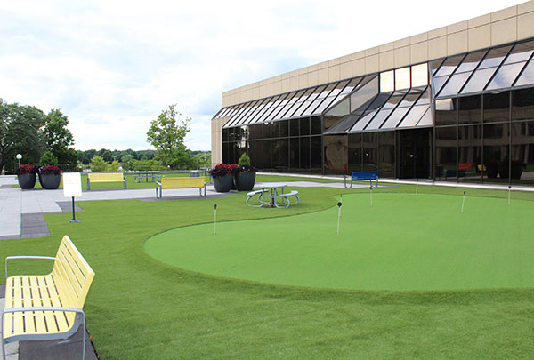 Upper-level amenity deck at Kemper Lakes (Photo: Gayle Kruckenburg and Bryland Photography)