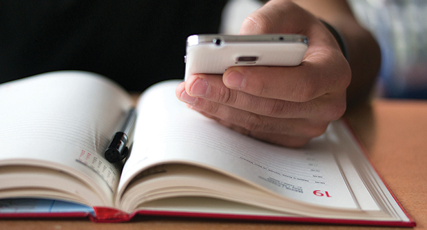 Person organizing calendar (Photo: iStock.com/ridvan_celik)