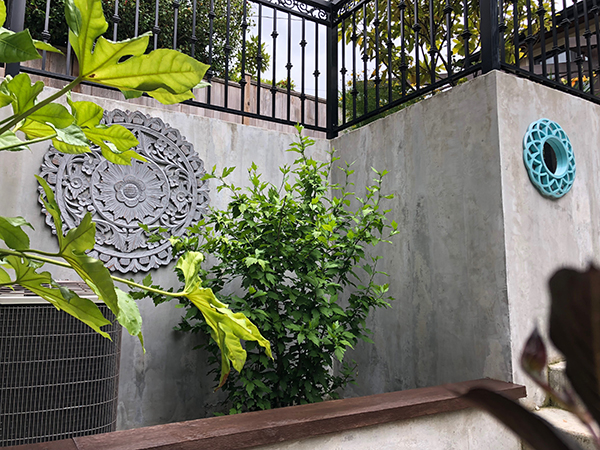 Accents in the courtyard (Photo: MRD Landscaping)