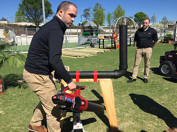 Toro rep. demonstrates blower (Photo: LM Staff)