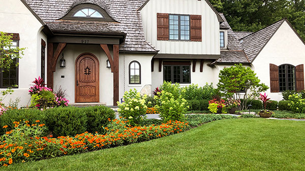 Front view of house with landscaping beds (Photo: James Martin Associates)