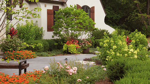 Plantings in front of house (Photo: James Martin Associates)