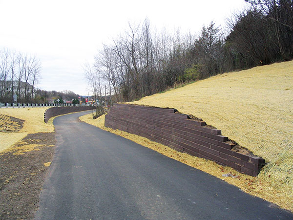 Recycled plastic edging (Photo: Bedford Technology)