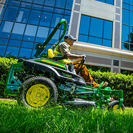 John Deere Z915E ZTrak (Photo: John Deere)