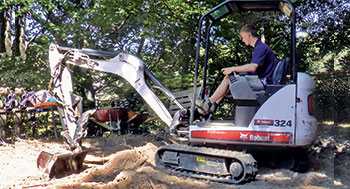 Mini excavator operator (Photo: Greenius)