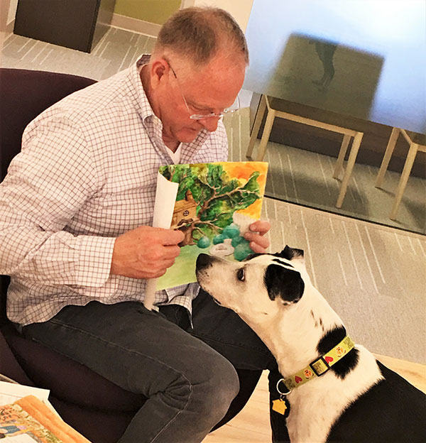 "Lucky" points out TurfMutt entry winner. (Photo: OPEI)