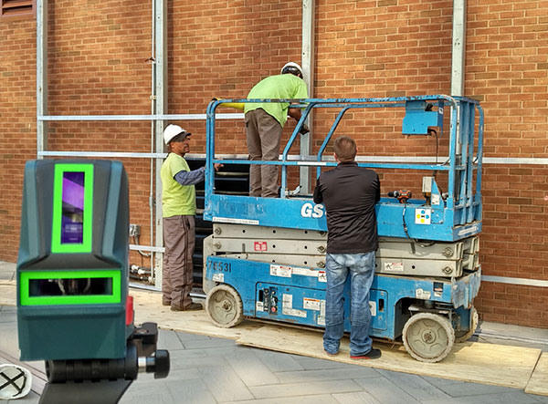 Green wall install (Photo: Raimondi Horticultural Group)