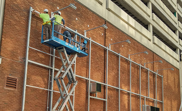Green wall install (Photo: Raimondi Horticultural Group)