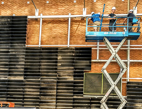 Green wall install (Photo: Raimondi Horticultural Group)