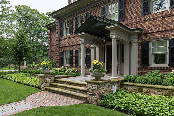 Front porch of 1920s house (Photo: Ian Adams Photography)