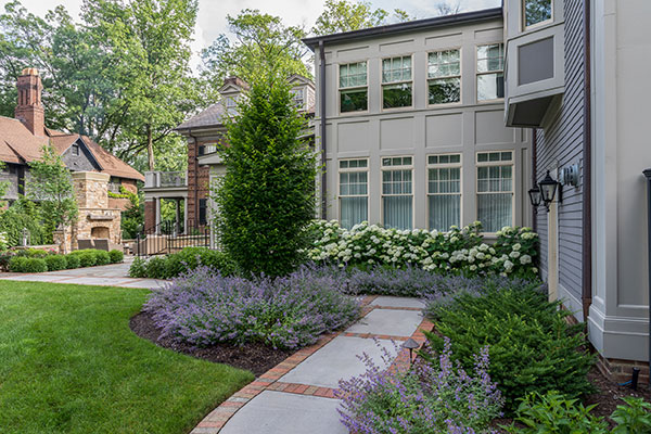 Side view of house (Photo: Ian Adams Photography)