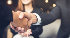 Handshake (Photo: iStock.com/Kritchanut)