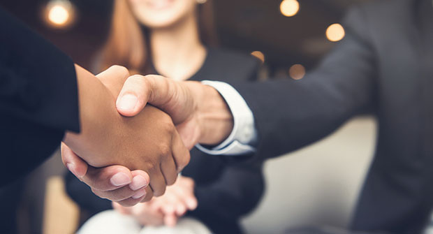 Handshake (Photo: iStock.com/Kritchanut)