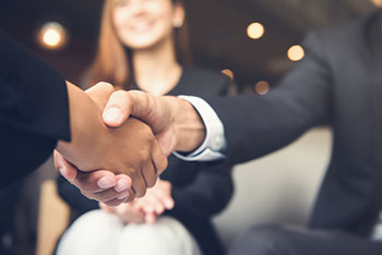 Handshake (Photo: iStock.com/Kritchanut)