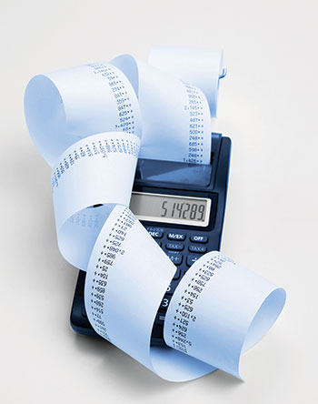 Calculator and billing (Photo: iStock.com/stuartbur)