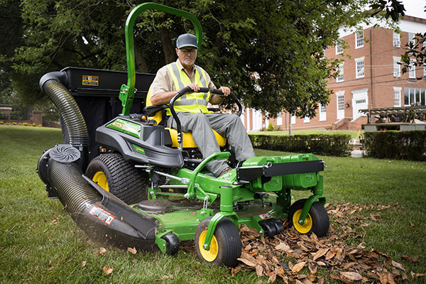 Mower with three-bag Material Collection System (Photo: John Deere)