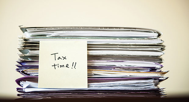 Tax files (Photo: iStock.com/gollykim)