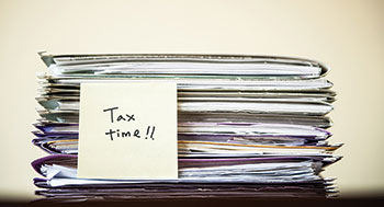 Tax files (Photo: iStock.com/gollykim)