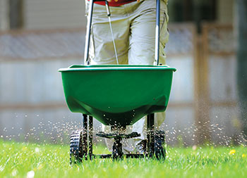 Fertilizer being spread (Photo: groveb/ iStock / getty images plus/getty images)
