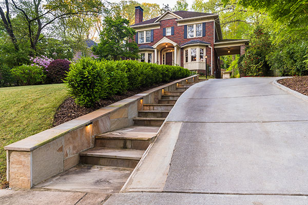 Driveway and front area of house (Photo: Joel Hordyk, Cameron Street Photography)