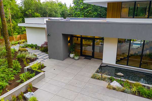 Hardscaping project by Dennis' 7 Dees Landscaping & Garden Center (Photo: Maxwell Monty/Maxwell Monty Photography)