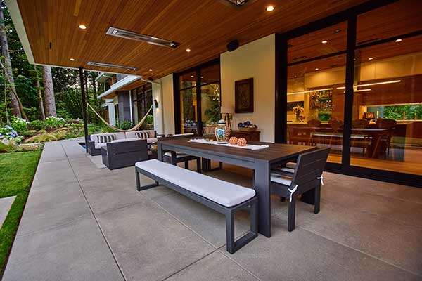 Hardscaping project by Dennis' 7 Dees Landscaping & Garden Center (Photo: Maxwell Monty/Maxwell Monty Photography)