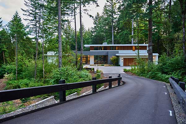 Hardscaping project by Dennis' 7 Dees Landscaping & Garden Center (Photo: Maxwell Monty/Maxwell Monty Photography)