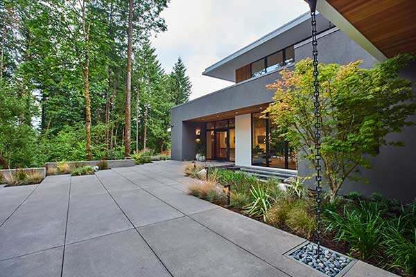 Hardscaping project by Dennis' 7 Dees Landscaping & Garden Center (Photo: Maxwell Monty/Maxwell Monty Photography)