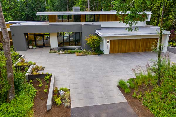 Hardscaping project by Dennis' 7 Dees Landscaping & Garden Center (Photo: Maxwell Monty/Maxwell Monty Photography)